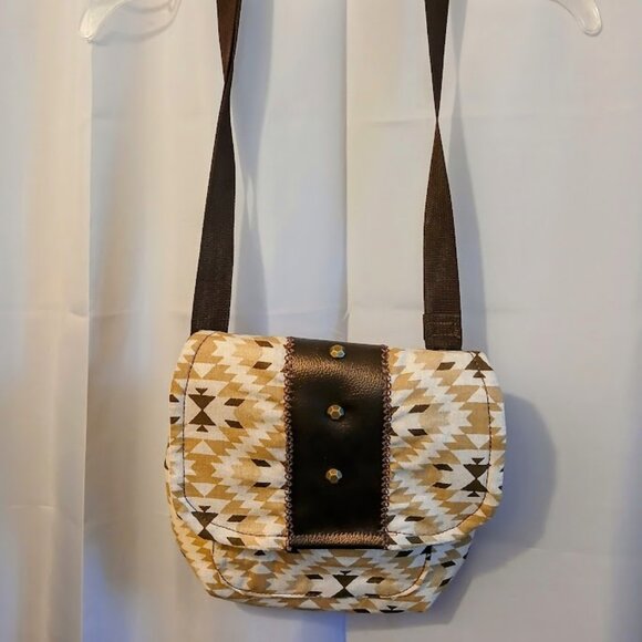 New Pleather trim Southwestern Crossbody Bag Purse Brown Mustard Chevron Sling - Picture 1 of 11